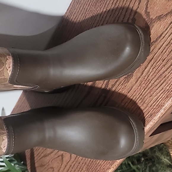 Coach Tall Rainboots Brown Rose Women sz 8 - Picture 3 of 11